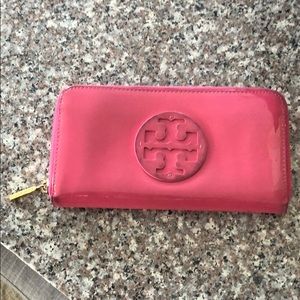 * Offers* Tory Burch Wallet